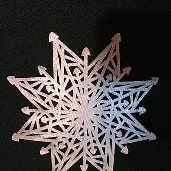 Set of 3 Snowflake Chrisrmas pillows - Picture 4 of 10